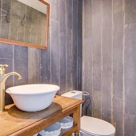 Very Charming Chartrons Guest house 4*