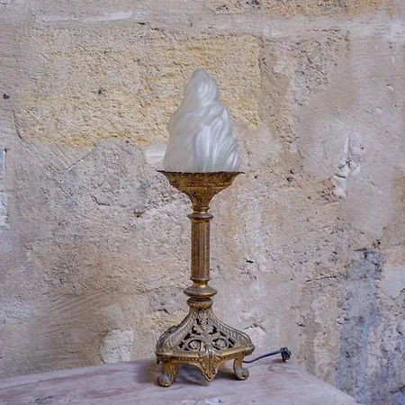 Very Charming Chartrons بيت ضيافة