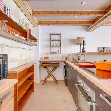 بيت ضيافة Very Charming Chartrons